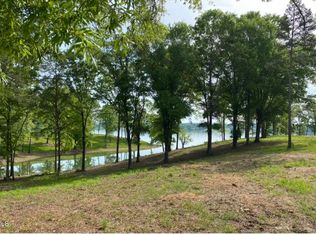 711 Lakeside Ct, Dandridge, TN 37725