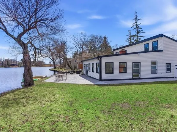 462 Lake Shore Dr, Warwick, RI 02889