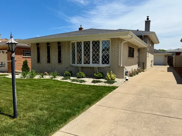 8927 S Sacramento Ave, Evergreen Park, IL 60805