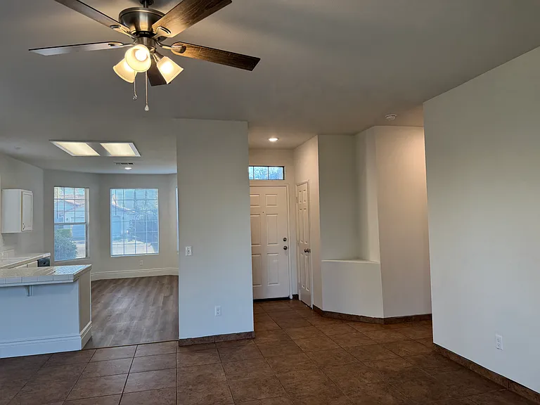 2222 W Vine Ave — Photo 6