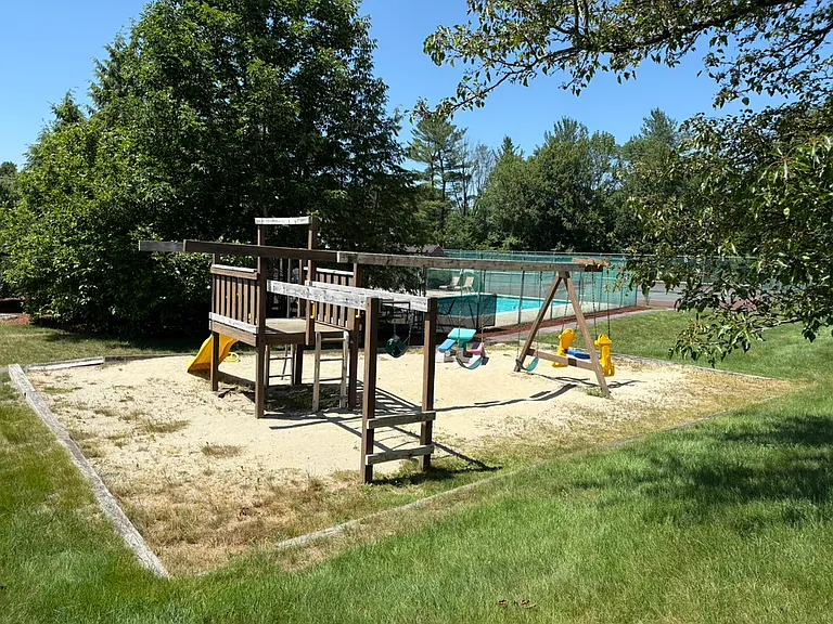 121 Cadogan Way — Photo 5