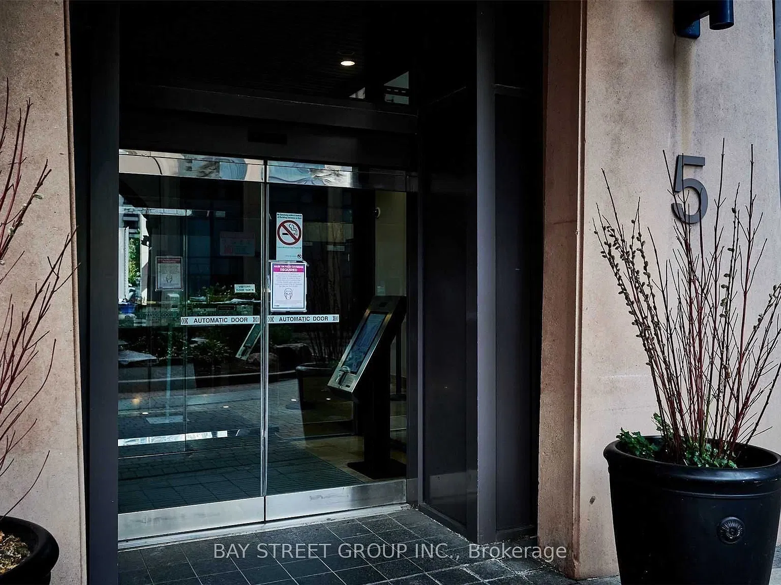 Tridel Triomphe — Photo 4