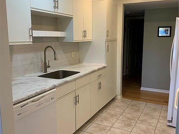 2nd image of 2113 Tama Cir #6-102