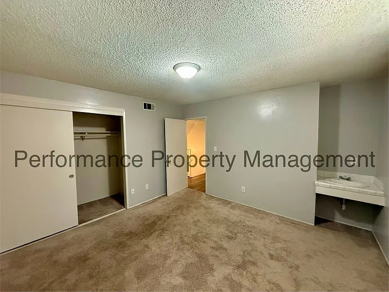 5101 Hunter Ave #7 — Photo 11
