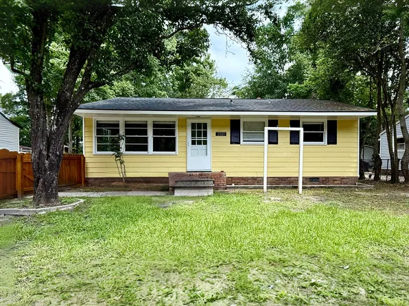 2321 Falcon Rd, North Charleston, SC 29406