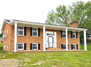 290 Briarwood Dr SW, Christiansburg, VA 24073