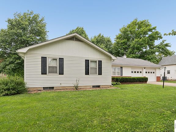 3rd image of 206 N Zeysing Rd