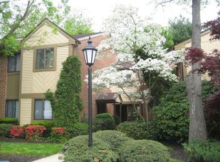 702B Cypress Point Cir, Mount Laurel, NJ 08054