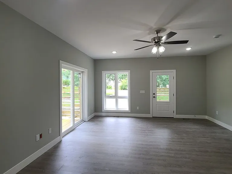 408 W Main St — Photo 6