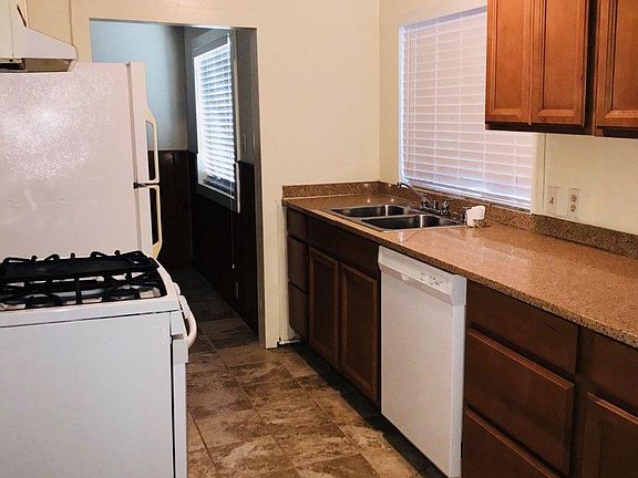 2nd image of 3282 Pickett Ave