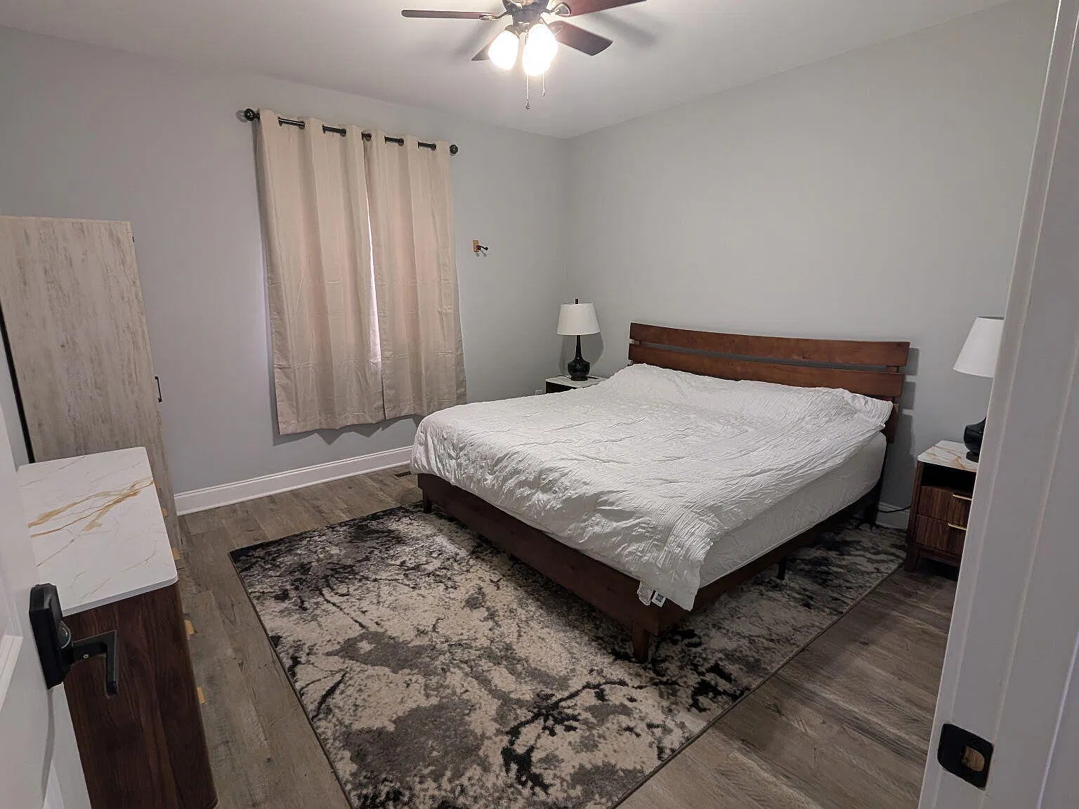 6 bed, 4.0 bath, 2936 sqft, $4,000 — Photo 2