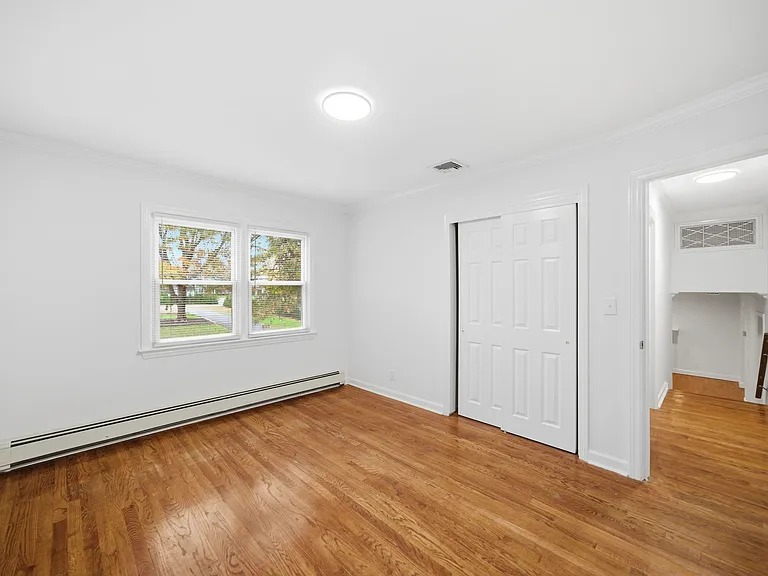 10 Lloyd Ave — Photo 26