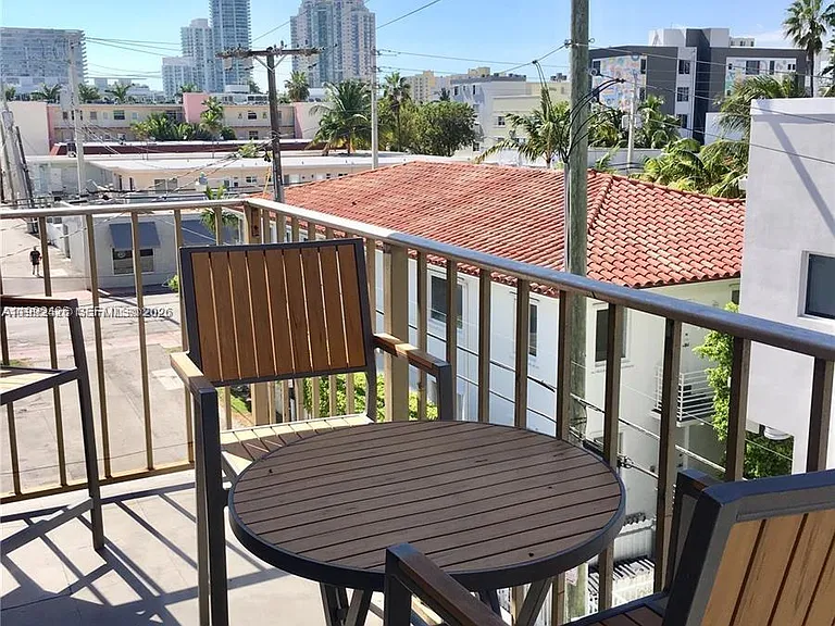 618 Euclid Ave #404 — Photo 4