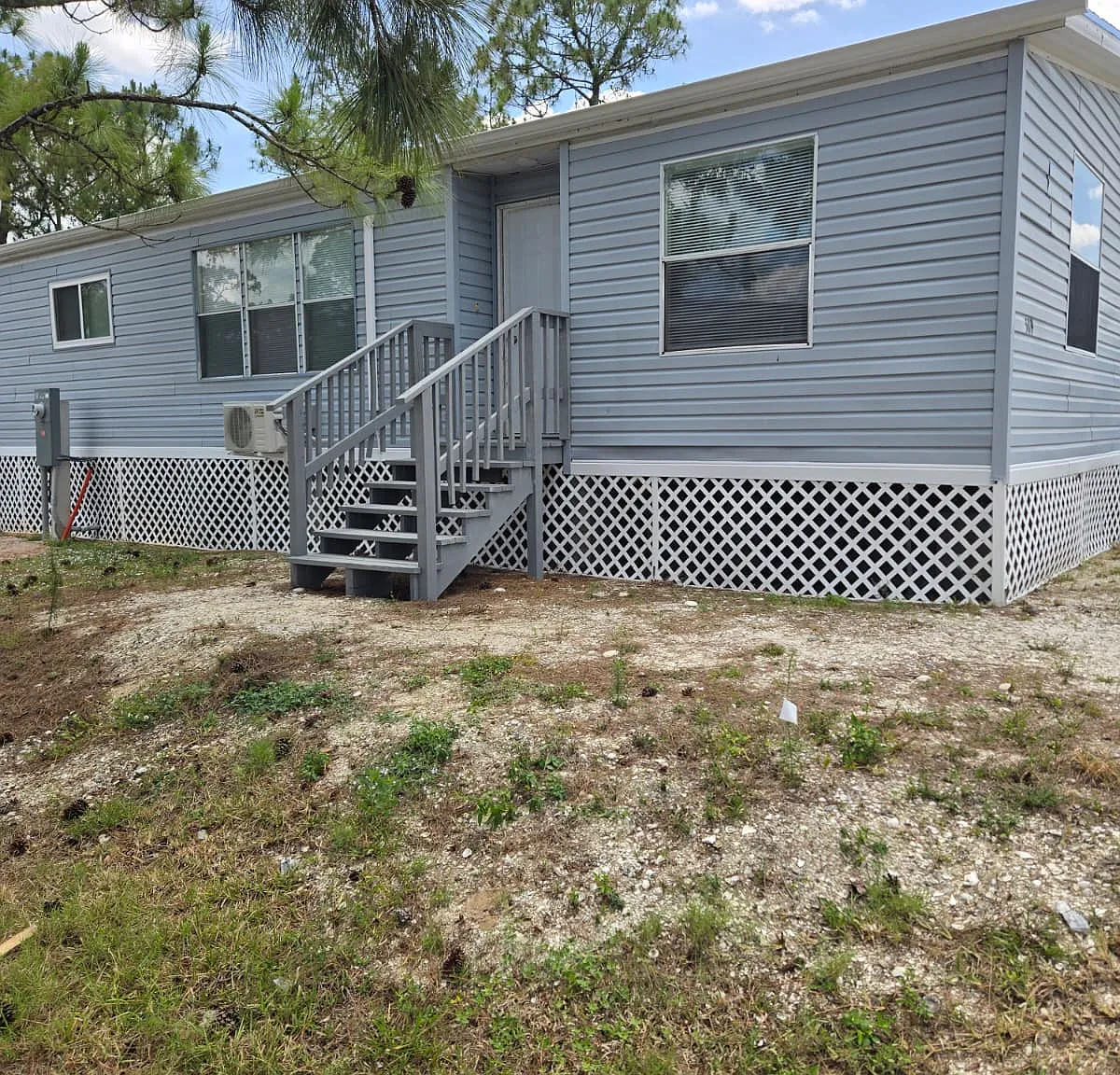 4 bed, 2016 sqft, $1,450 — Photo 1