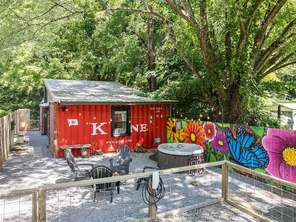 1st image of 17 Woodfin Ave