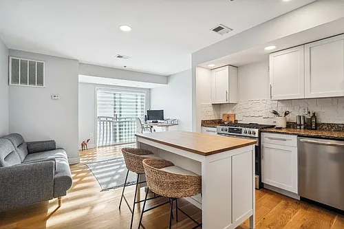 320 62nd St #303 Photo 1