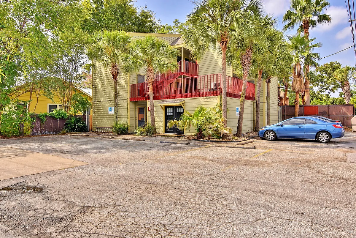Building Photo - 105 E 38th St #103