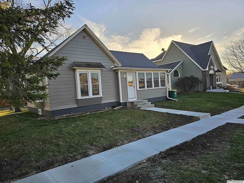 209 1st St SW, Nora Springs, IA 50458 Zillow