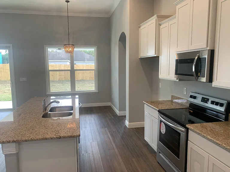 502 Americana Blvd NE — Photo 11