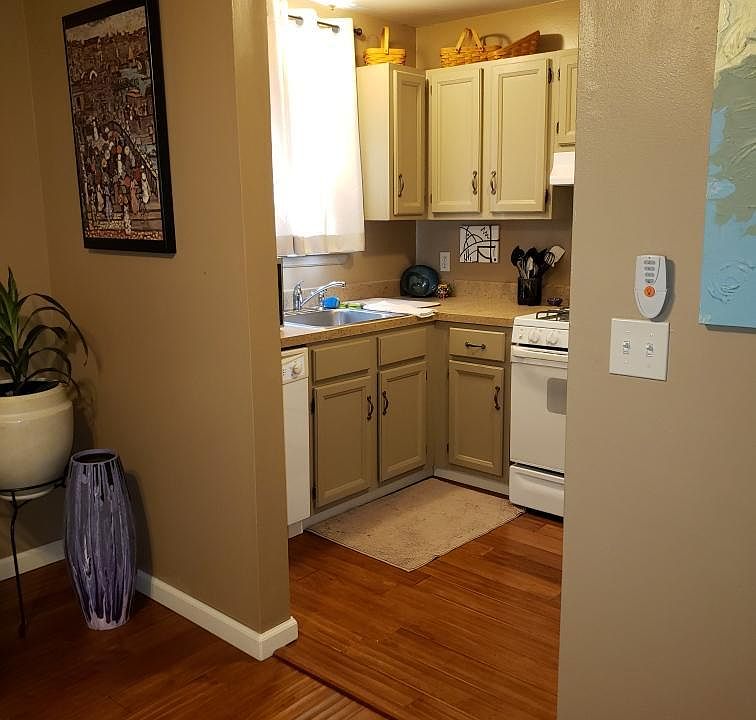 1st image of 17 Lexington Hl Unit 3
