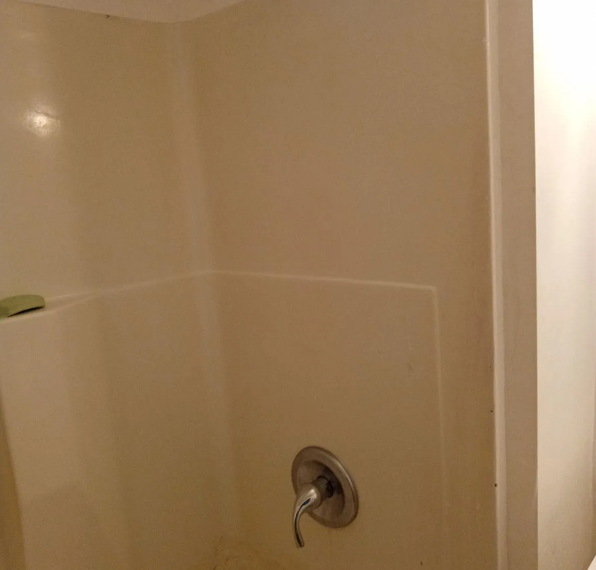 3 bed, 1200 sqft, $2,200 — Photo 2