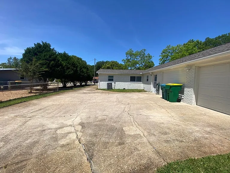 400 Argyle Ct — Photo 55