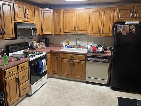 4th image of 212 W Market St #B