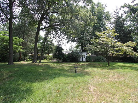 5th image of 9 Drexel Ct