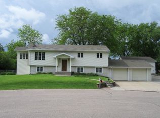 3803 Hampton Rd, Grand Island, NE 68803