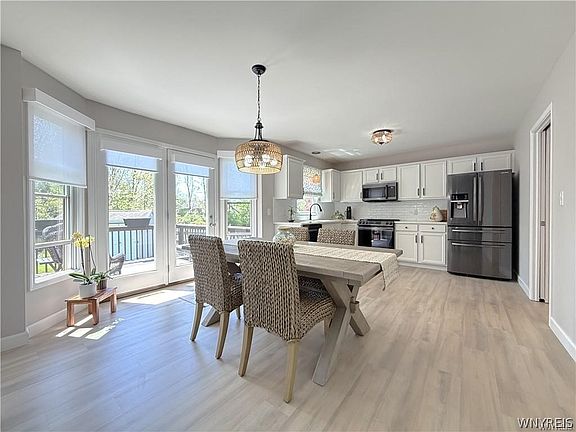 2nd image of 1366 Evergreen Dr