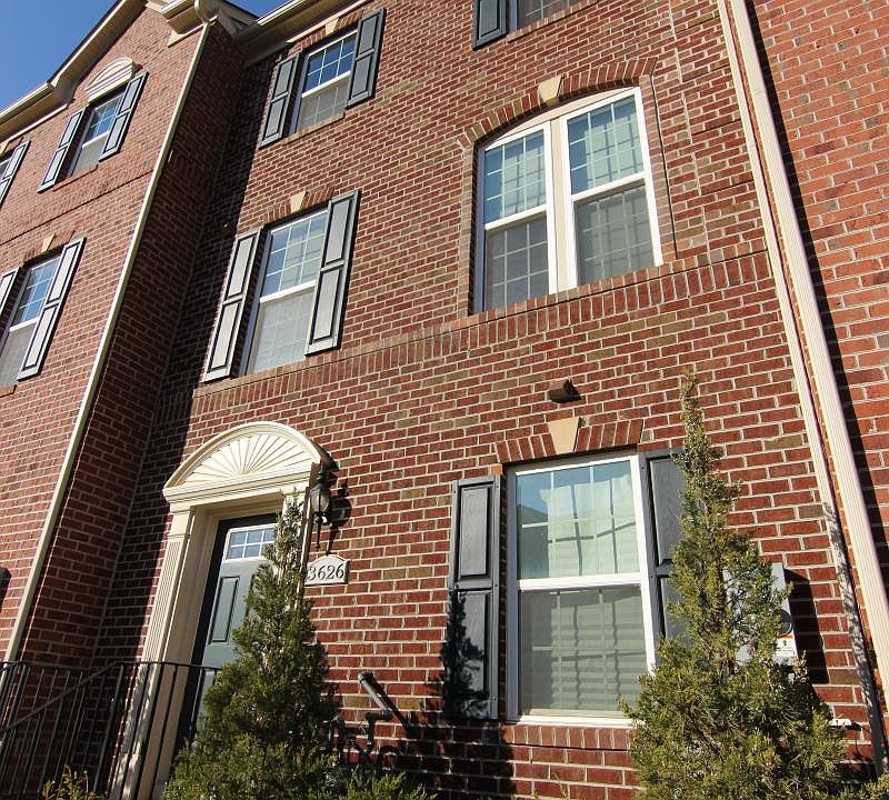 Front view (landscaping is managed by the community)