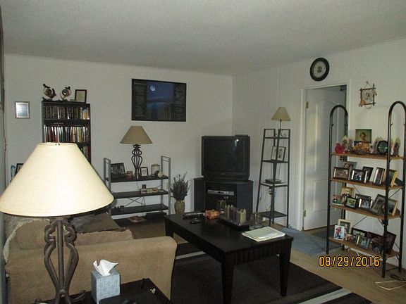 3rd image of 609 Center St APT 102