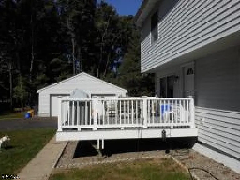 206 Ryerson Rd — Photo 3