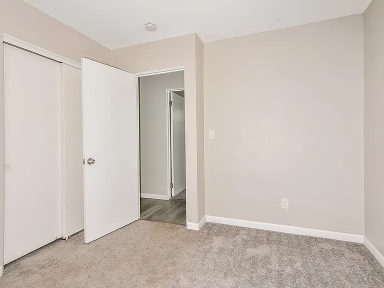 1485073_022_main_bedroom_13275433.jpg