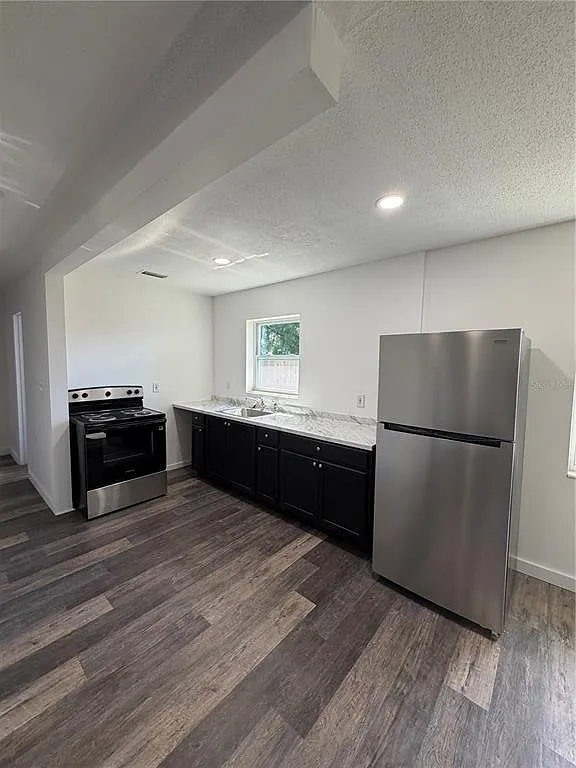 4 bed, 2.0 bath, 1200 sqft, $2,100 — Photo 4