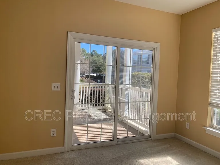 1415 Belcourt Ln — Photo 7