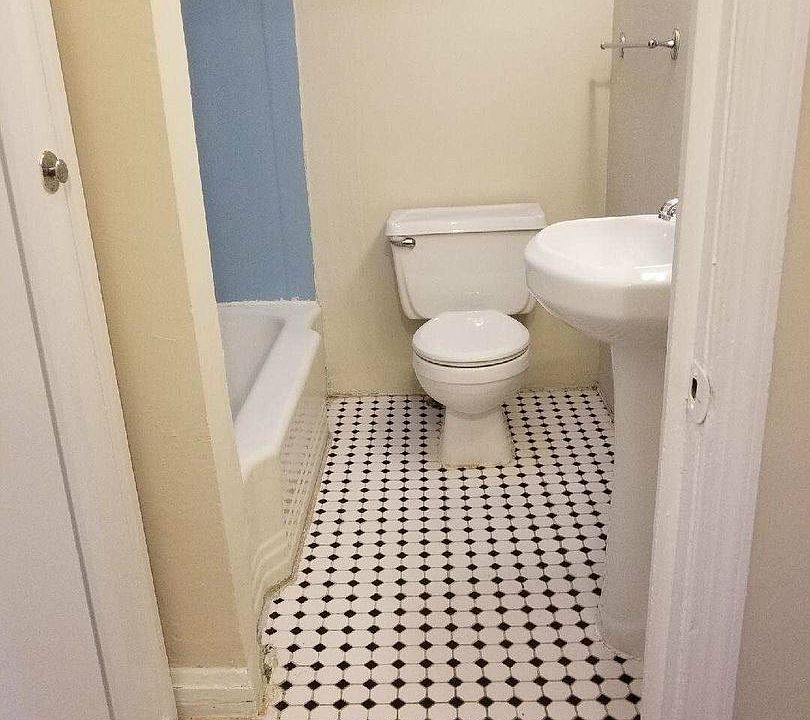 2nd image of 2524 Tolley St