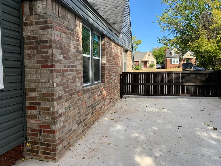 1924 NW 37th St — Photo 22