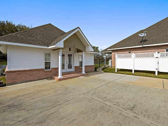 5th image of 143 N Hill Dr