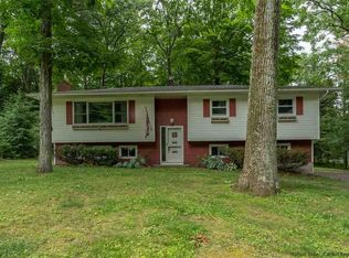 8 Marthas Ct, Saugerties, NY 12477