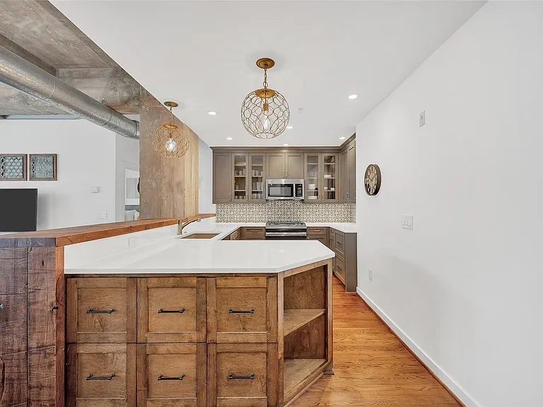 204 Travis St #4A — Photo 10