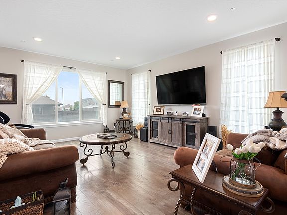 2nd image of 4723 Corvina St