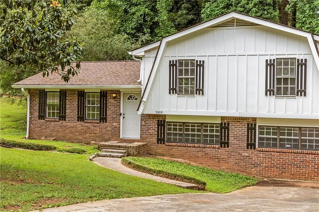 4 bed, 2.5 bath, 1852 sqft, $2,300 — Photo 3