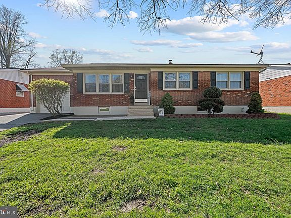 3rd image of 139 Warfel Dr
