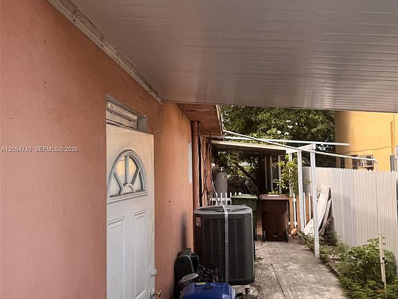 3rd image of 758 E 20th St