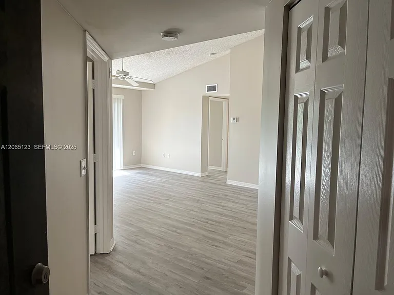 4171 N Haverhill Rd #1013 — Photo 2