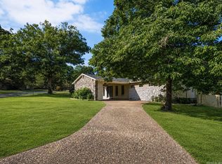 11 Crownpoint Rd, Little Rock, AR 72227