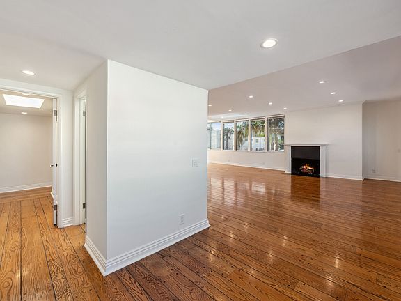 4th image of 336 S Elm Dr APT 6