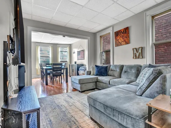 699 Elm Street image 14 of 39