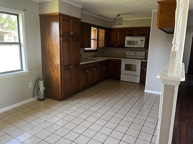 2nd image of 1026 Young St